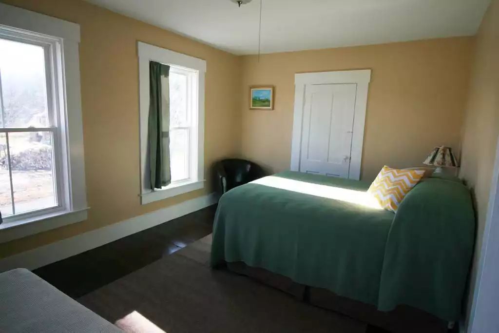 Large Master Bedroom - Super Comfortable Queen Bed plus Twin Daybed - Close to Okemo, 25 Acre Mtn Playground - Cavendish