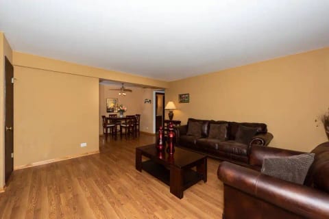 Luxurious Condo in Top Rated Neighborhood