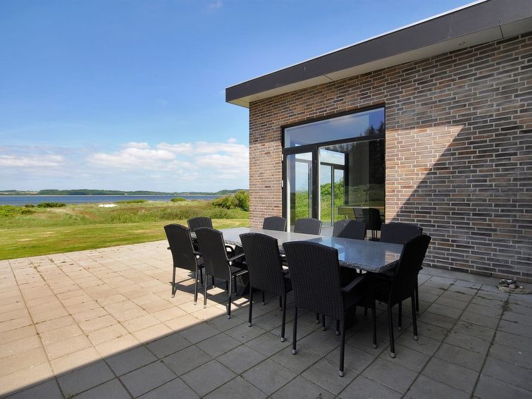 eloise-50m-to-the-fjord/