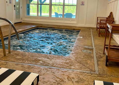 Lakefront Home, Dock & Indoor Pool-Norris Lake TN