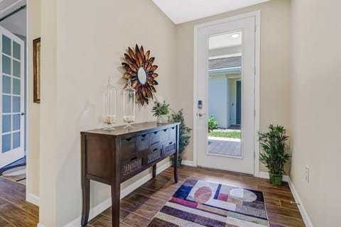 Cheerfull Villa home in South Naples