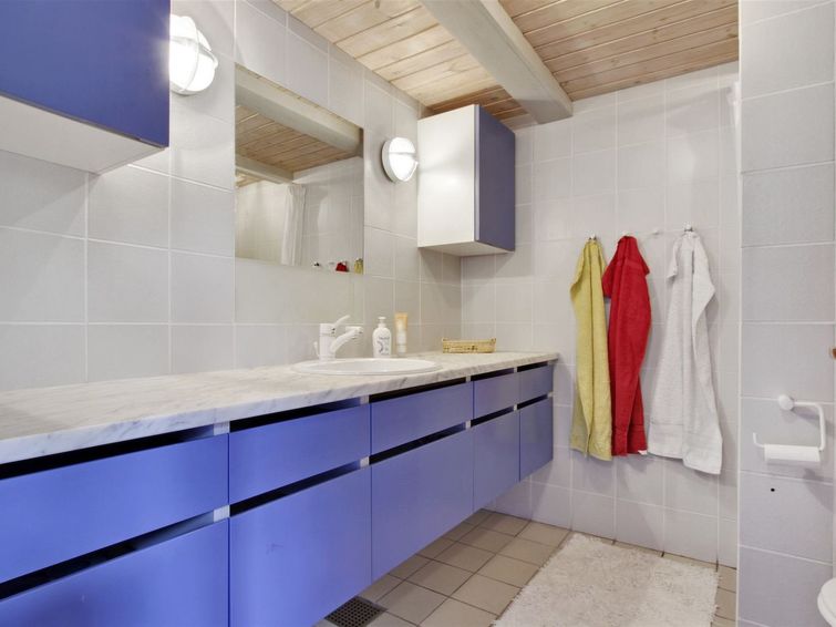 pauliina-10m-to-the-fjord/