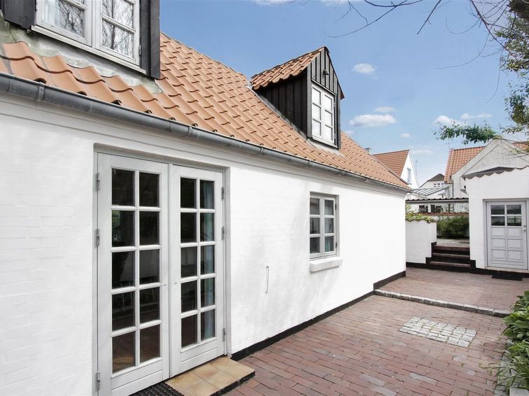 pauliina-10m-to-the-fjord/