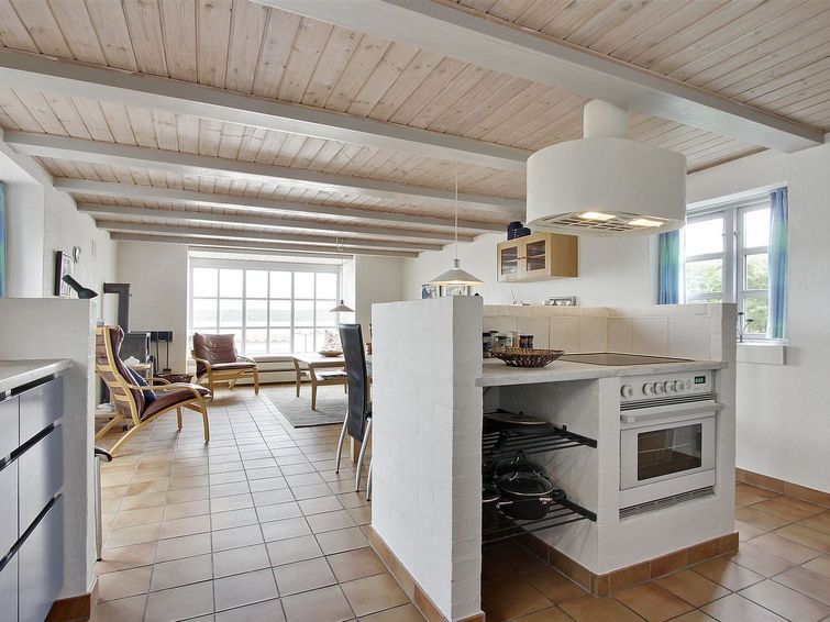 pauliina-10m-to-the-fjord/