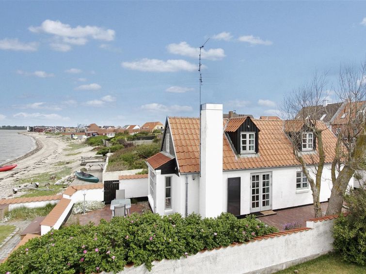 pauliina-10m-to-the-fjord/