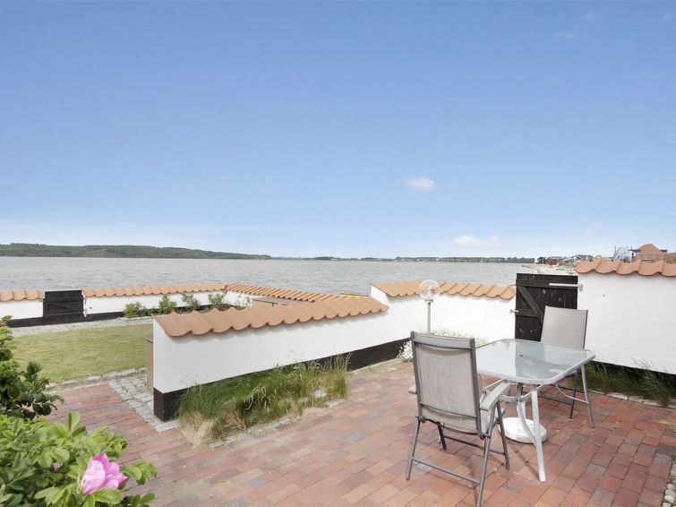 pauliina-10m-to-the-fjord/