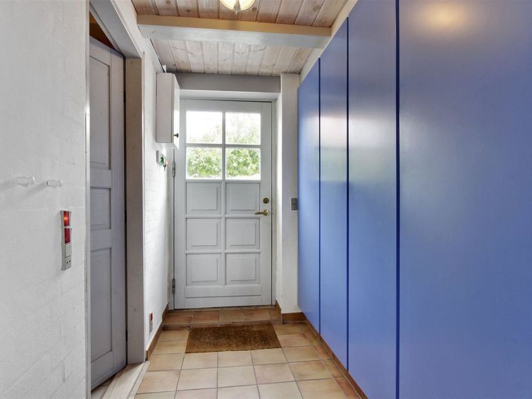 pauliina-10m-to-the-fjord/