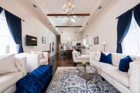 Living room/kitchen area