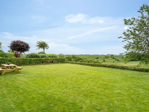 "Kiersten" - 5km from the sea