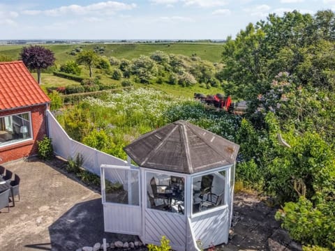 "Kiersten" - 5km from the sea