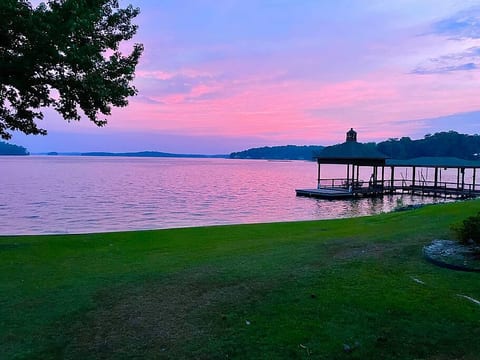 Sunset Pointe Exceptional Lake-front Home