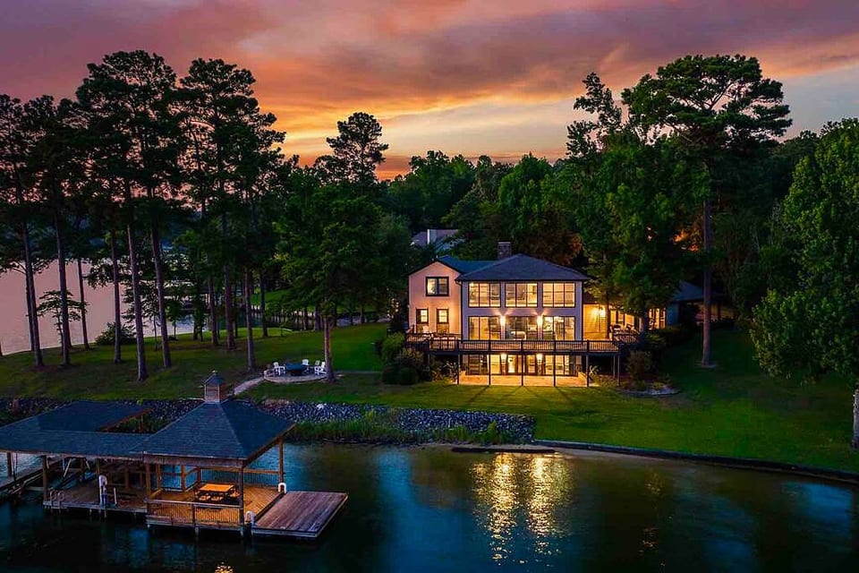 Sunset Pointe Exceptional Lake-front Home - Tallapoosa County