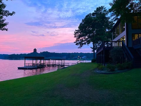 Sunset Pointe Exceptional Lake-front Home