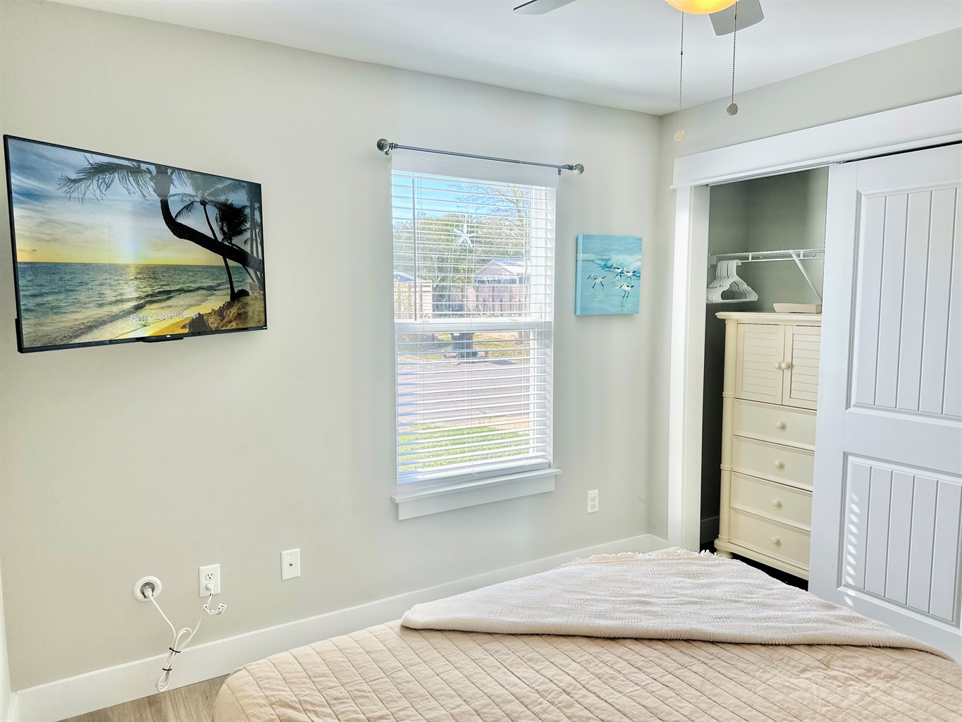 Queen Bedroom With Smart TV & Closet Queen Bedroom With Smart TV & Closet - Shell Yeah! - Panama City Beach