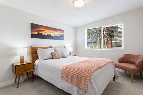 Primary Bedroom - Queen Bed