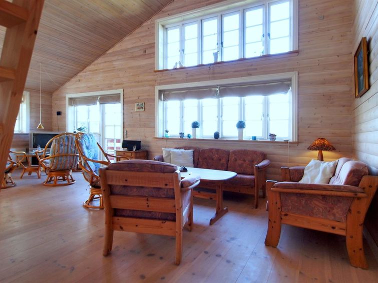 salme-100m-from-the-sea/