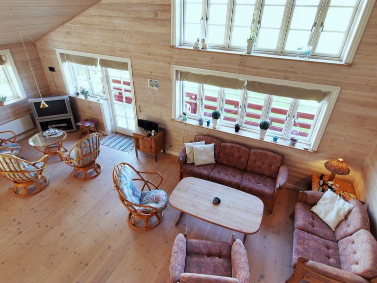 salme-100m-from-the-sea/