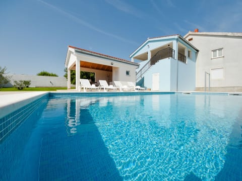 Pool Indoor