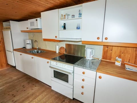 "Hennrik" - 500m from the sea