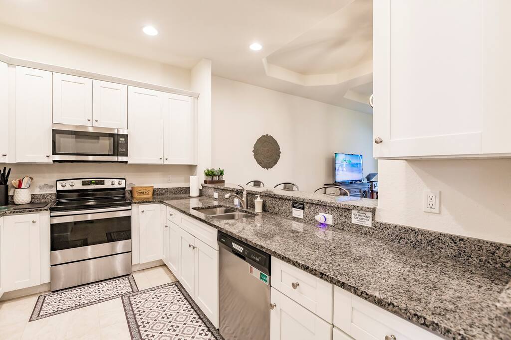 Luxury 3 King Bd~Pool-Bikes-Beach-Golf Supplies