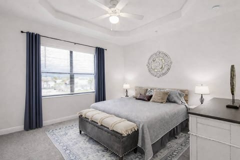 Luxury 3BR King Condo • Pool • Beach • Golf Gear