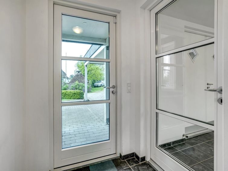 gullan-75m-from-the-sea/