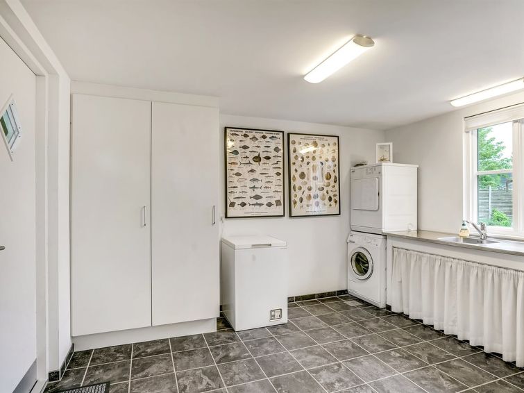 gullan-75m-from-the-sea/