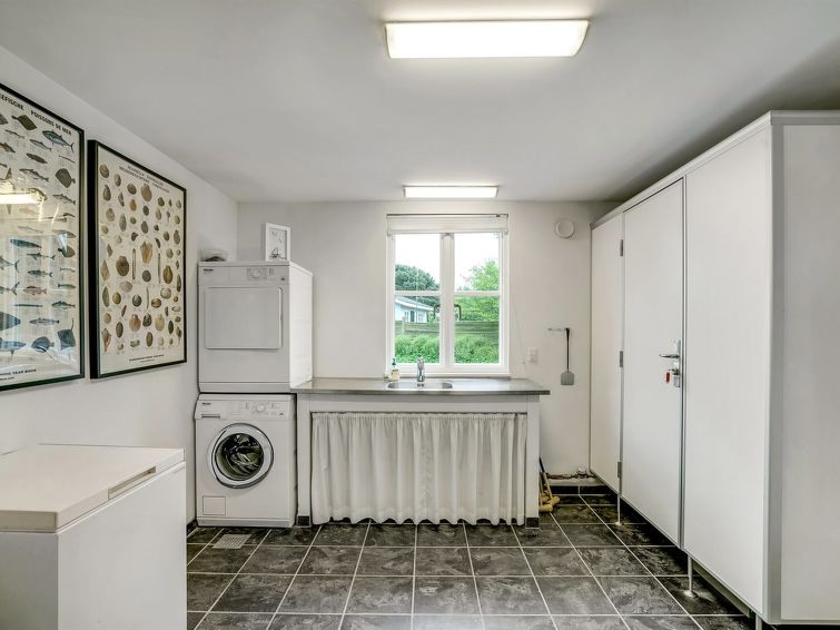 gullan-75m-from-the-sea/