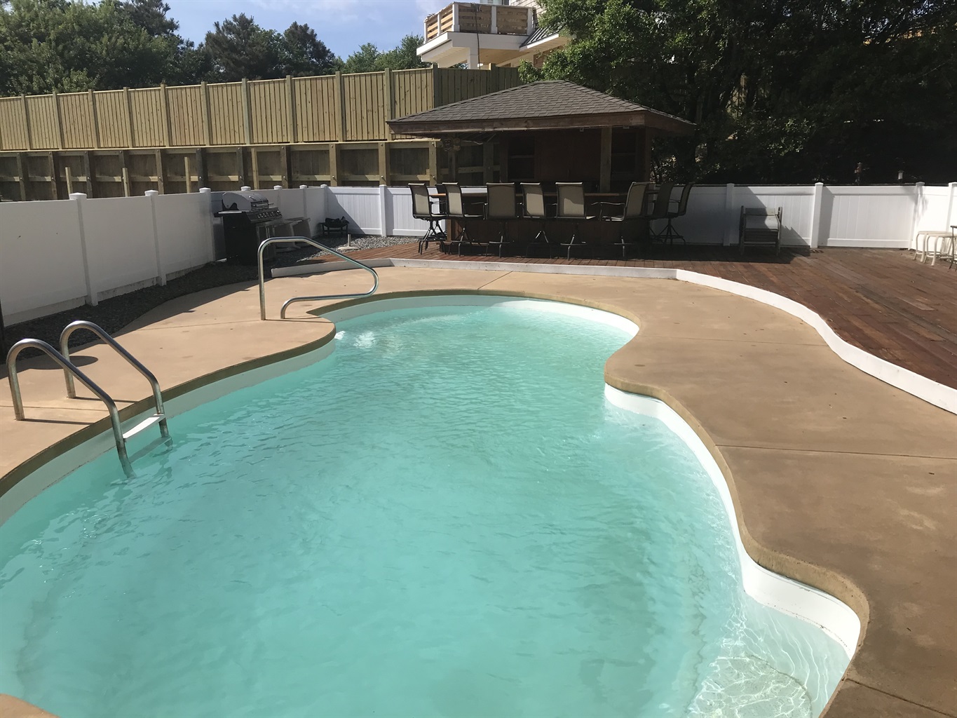 Large pool up to 5.5ft