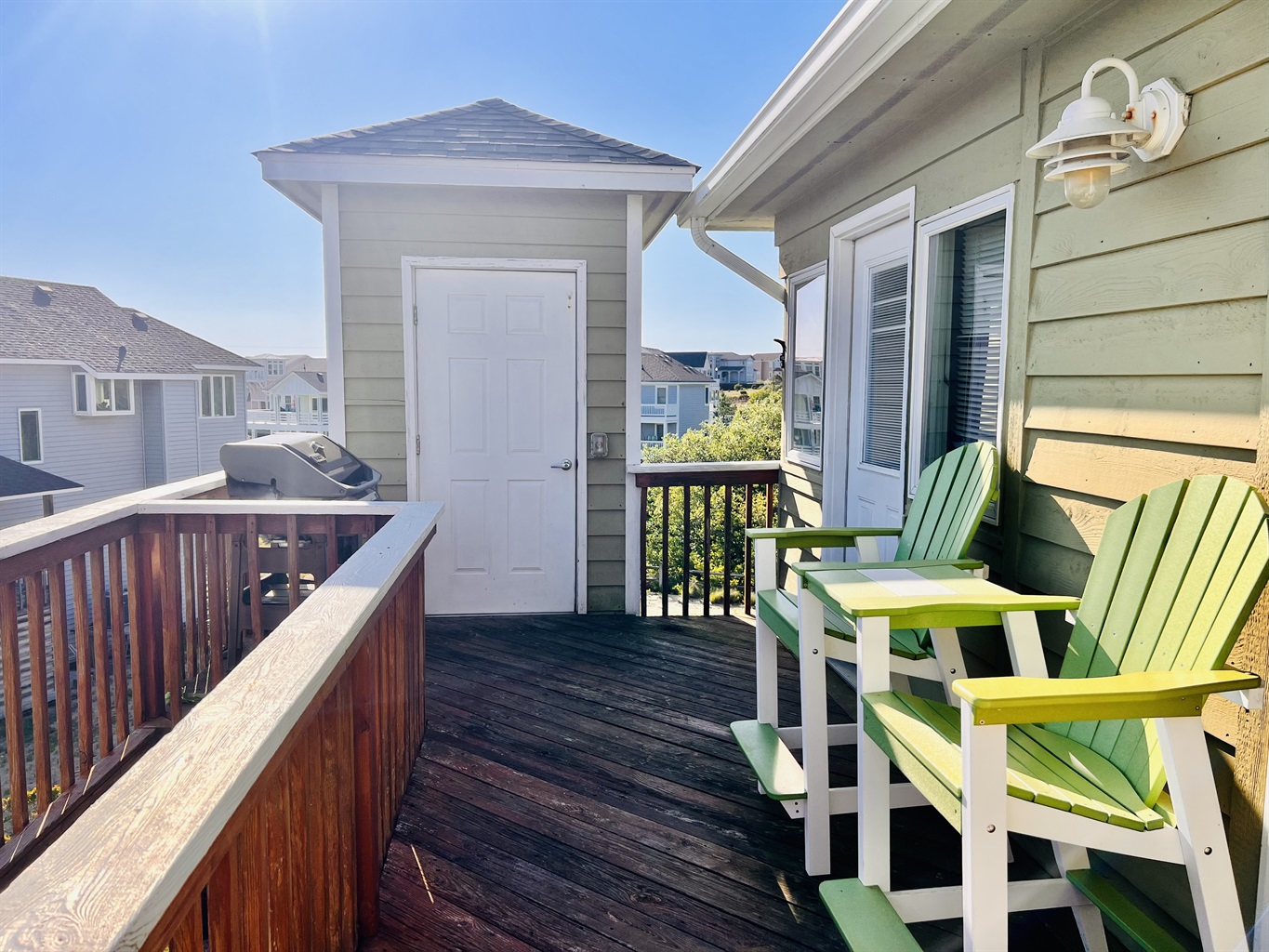 3rd floor deck with seating and grill