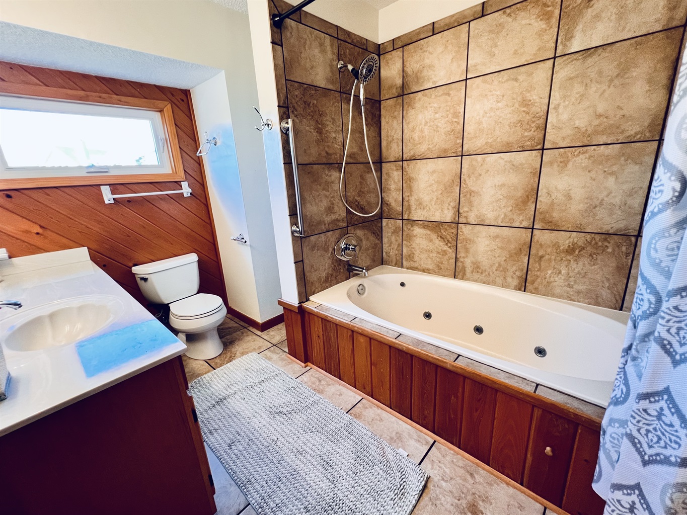 King Master connected 3rd floor full bathroom w/ shower and jacuzzi tub