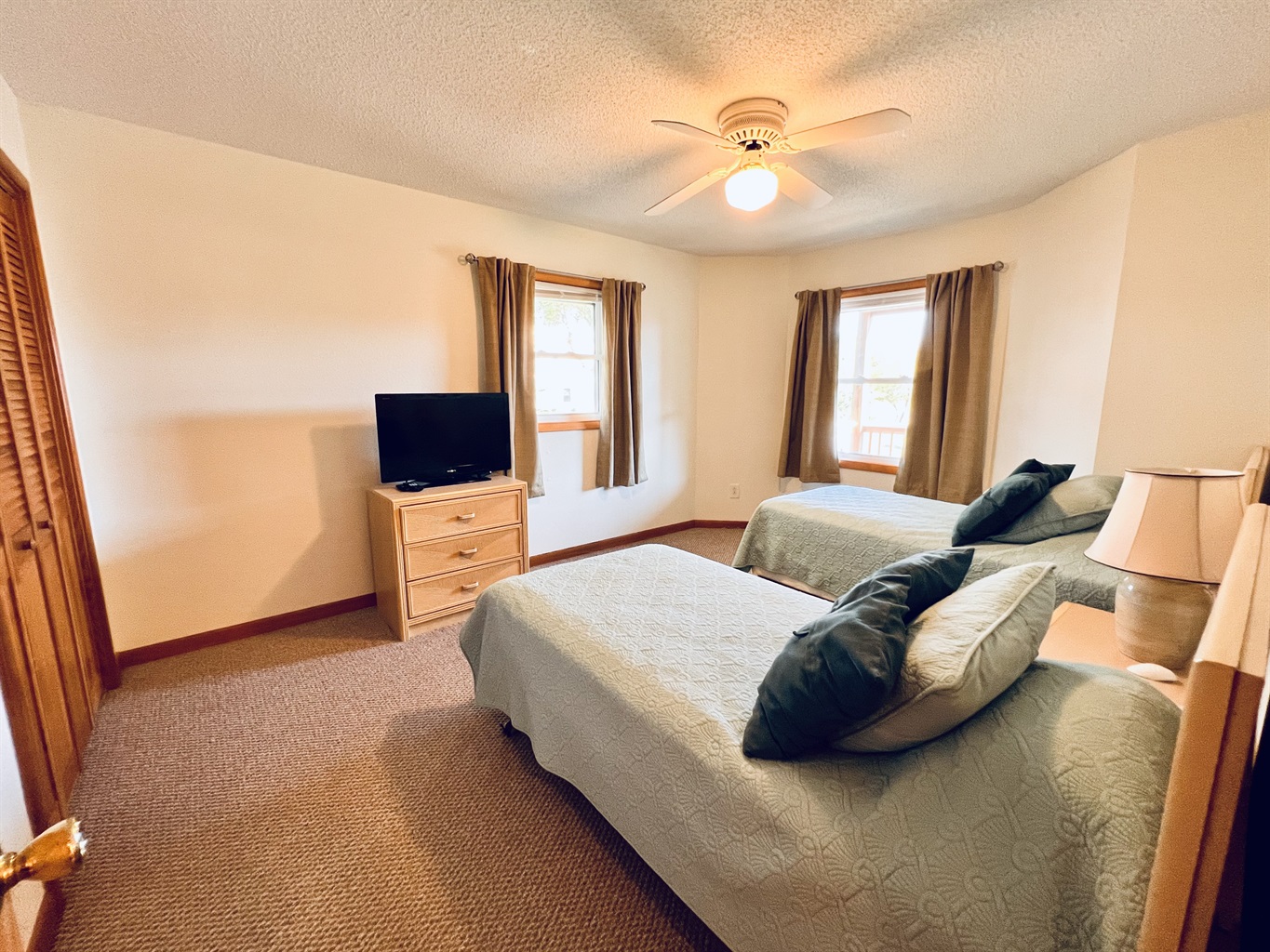 Large 2 twin bedroom, 2nd floor