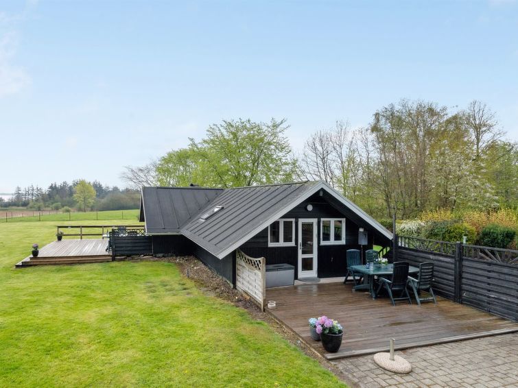 henrieke-250m-to-the-fjord/