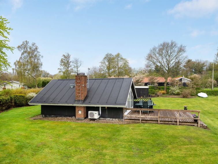 henrieke-250m-to-the-fjord/