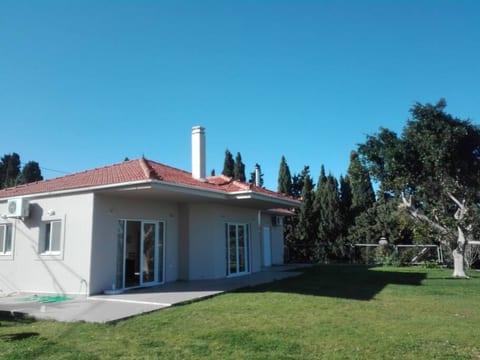 Sea Breeze Villa, sea view, near beach, Rethymno