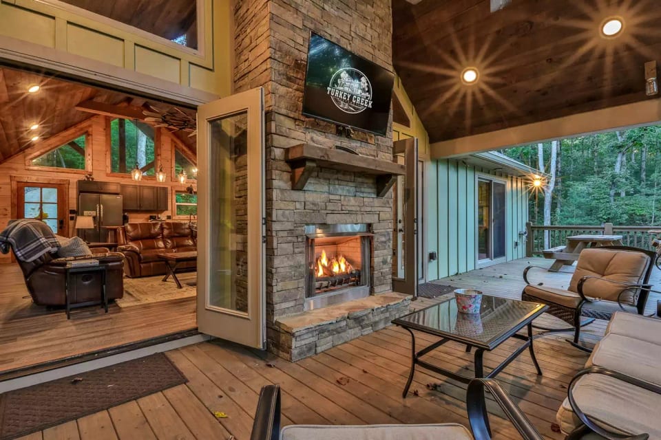 Top deck with Gas Fireplace and Tv