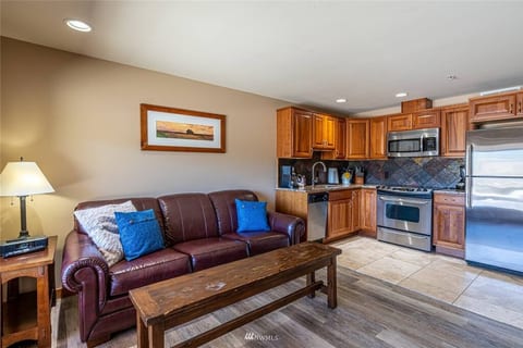 Port Cabana - Unit 3