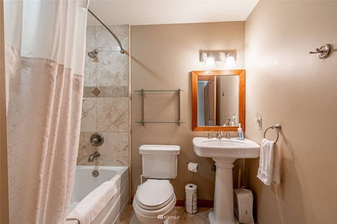 Port Cabana - Unit 3