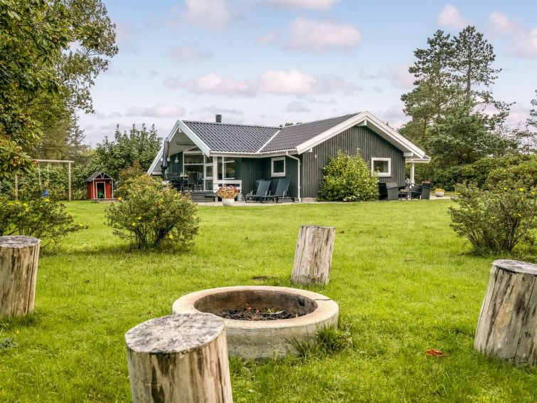 stasia-75m-from-the-sea/