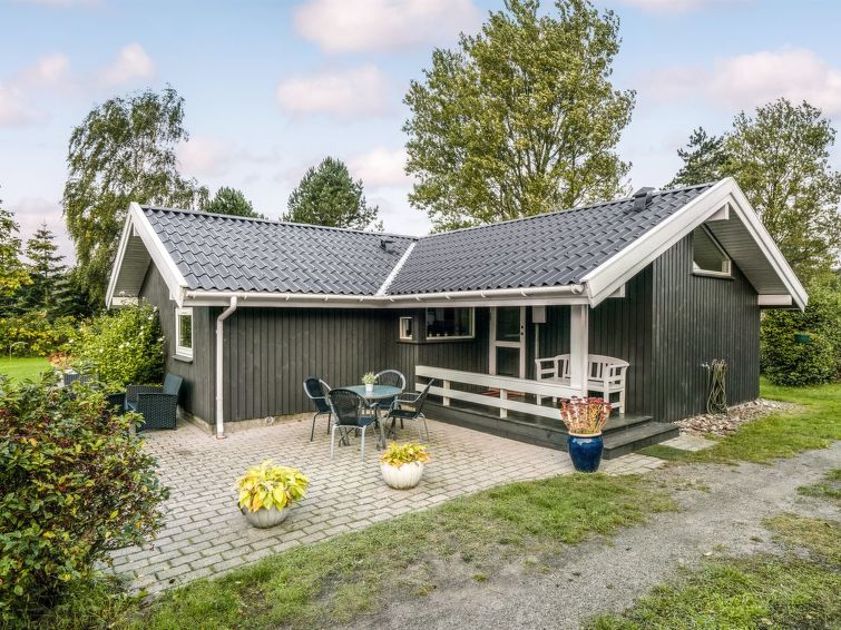 stasia-75m-from-the-sea/