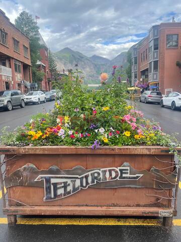 Monthly Rental - Spacious 2 Br w/ Hot Tub