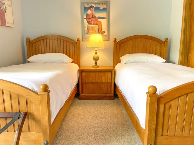 Monthly Rental - Spacious 2 Br w/ Hot Tub