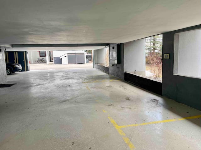 Monthly Rental - Spacious 2 Br w/ Hot Tub