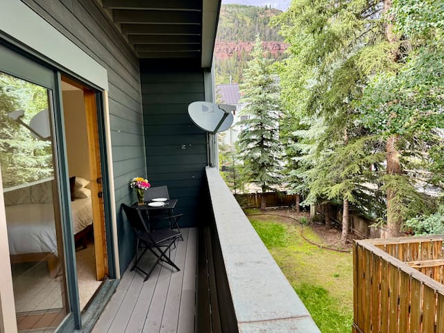 Monthly Rental - Spacious 2 Br w/ Hot Tub