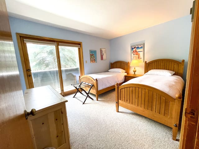 Monthly Rental - Spacious 2 Br w/ Hot Tub