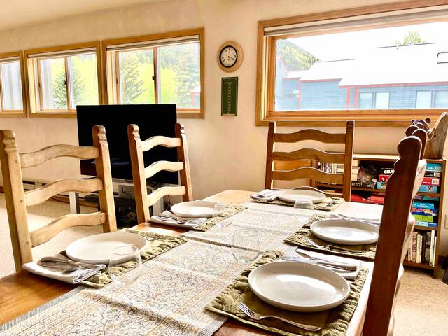 Monthly Rental - Spacious 2 Br w/ Hot Tub