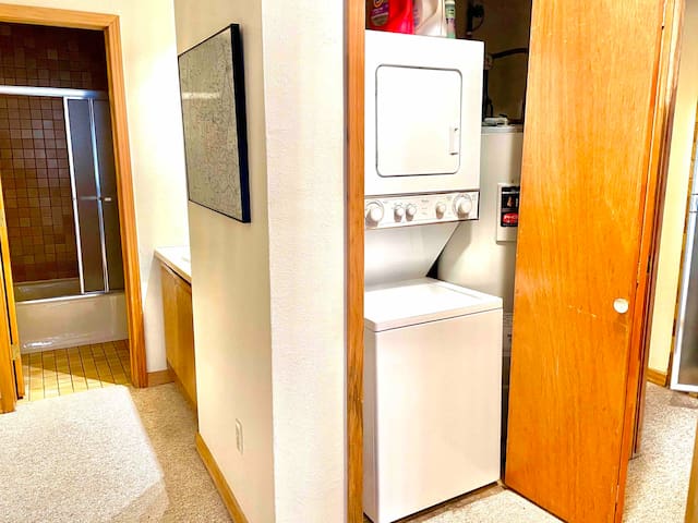 Monthly Rental - Spacious 2 Br w/ Hot Tub