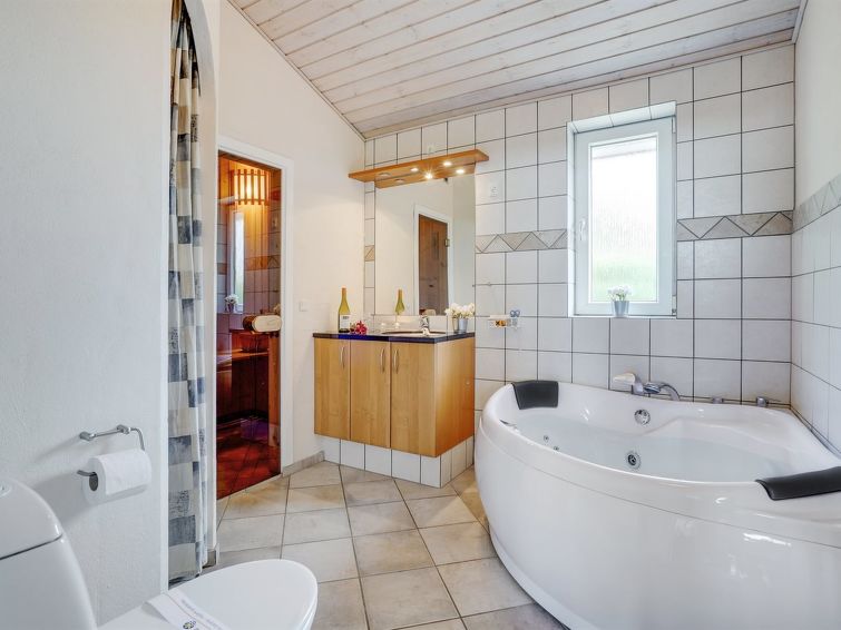 kajana-400m-from-the-sea/