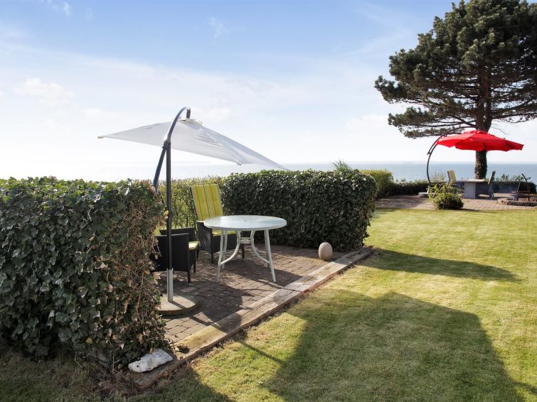 amia-20m-from-the-sea/