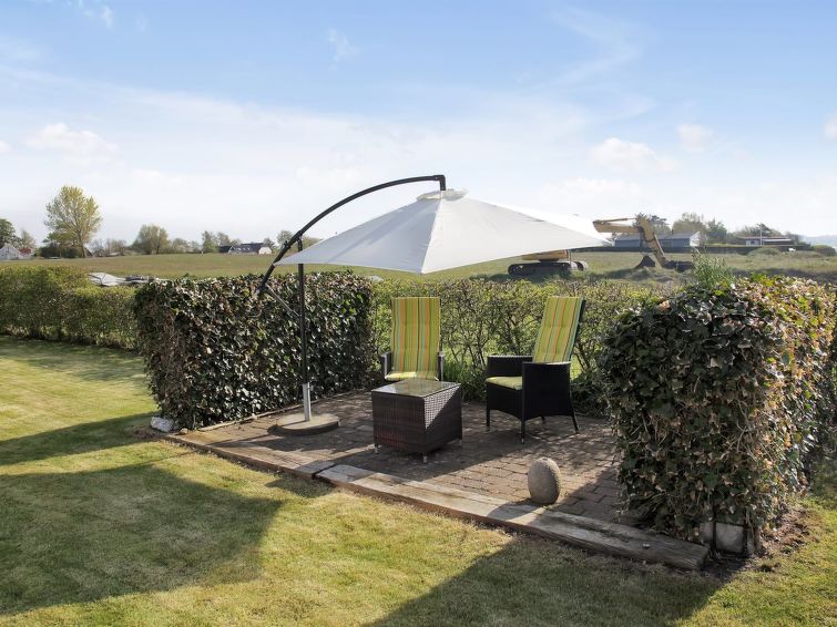 amia-20m-from-the-sea/